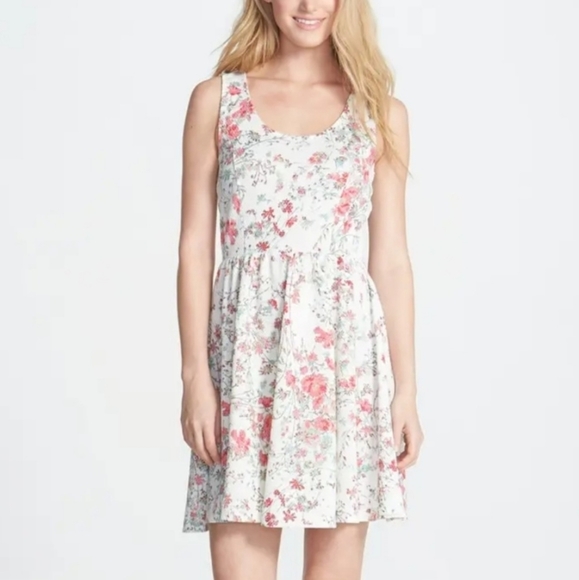 Jessica Simpson Women's Lace Up Back Dress - Picture 2 of 11